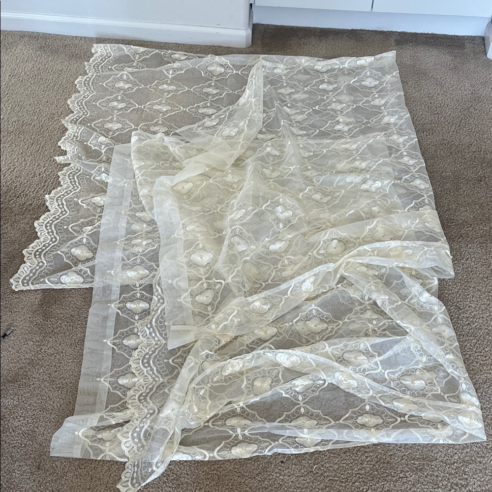 Elegant Lace Fabric in Cream